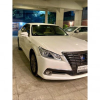 Toyota Crown Royal Saloon 2014